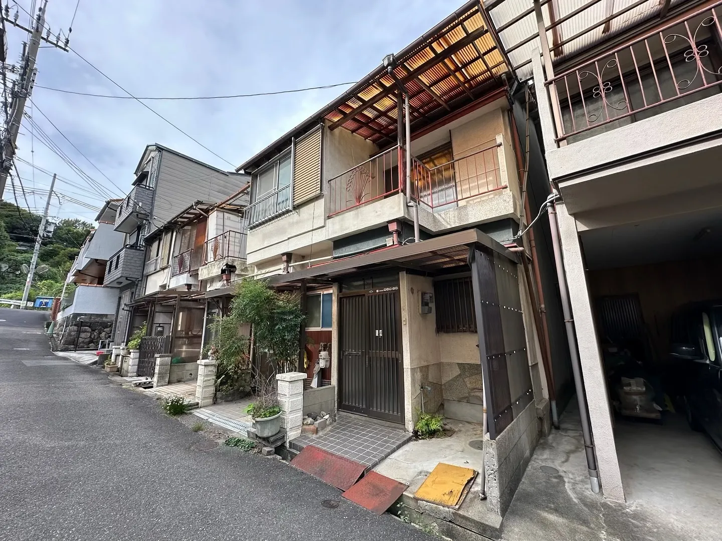「🏠120万円で買える!? 大阪のレトロテラスハウス」または...