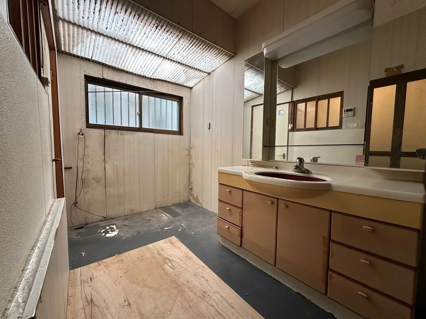 「🏠120万円で買える!? 大阪のレトロテラスハウス」または...