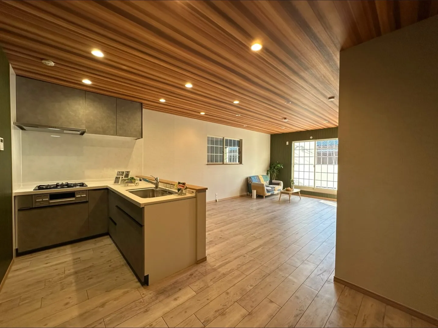 【駅9分×フルリフォーム済】1880万円｜駐車場付き3LDK