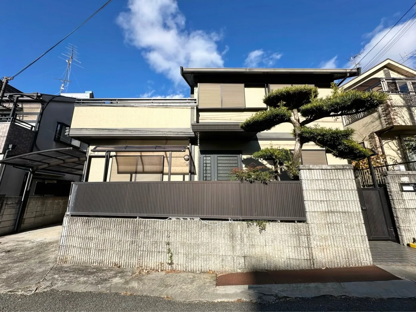 車2台止められる、広い4LDKのお家です🏠