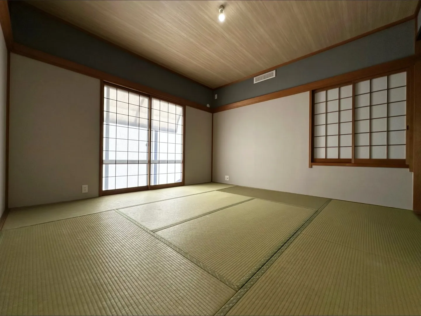 車2台止められる、広い4LDKのお家です🏠