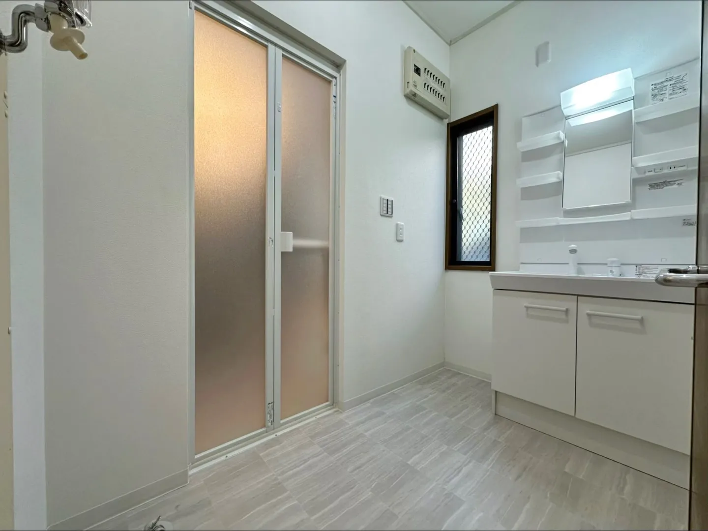 車2台止められる、広い4LDKのお家です🏠