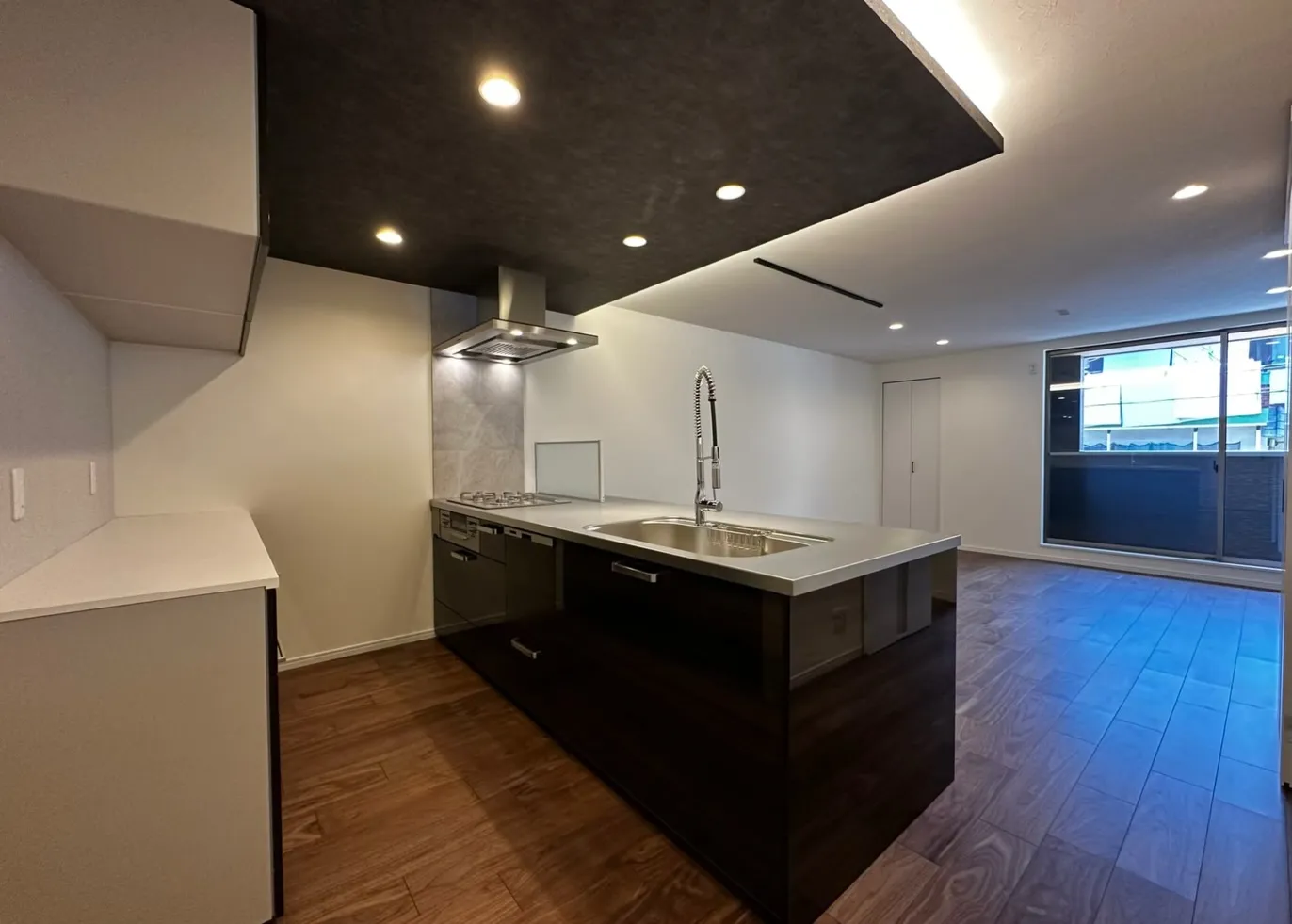 「荒本｜フルリノベ×ガレージ付 3階建て邸