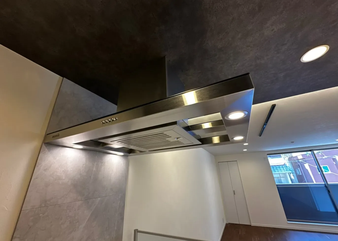 「荒本｜フルリノベ×ガレージ付 3階建て邸