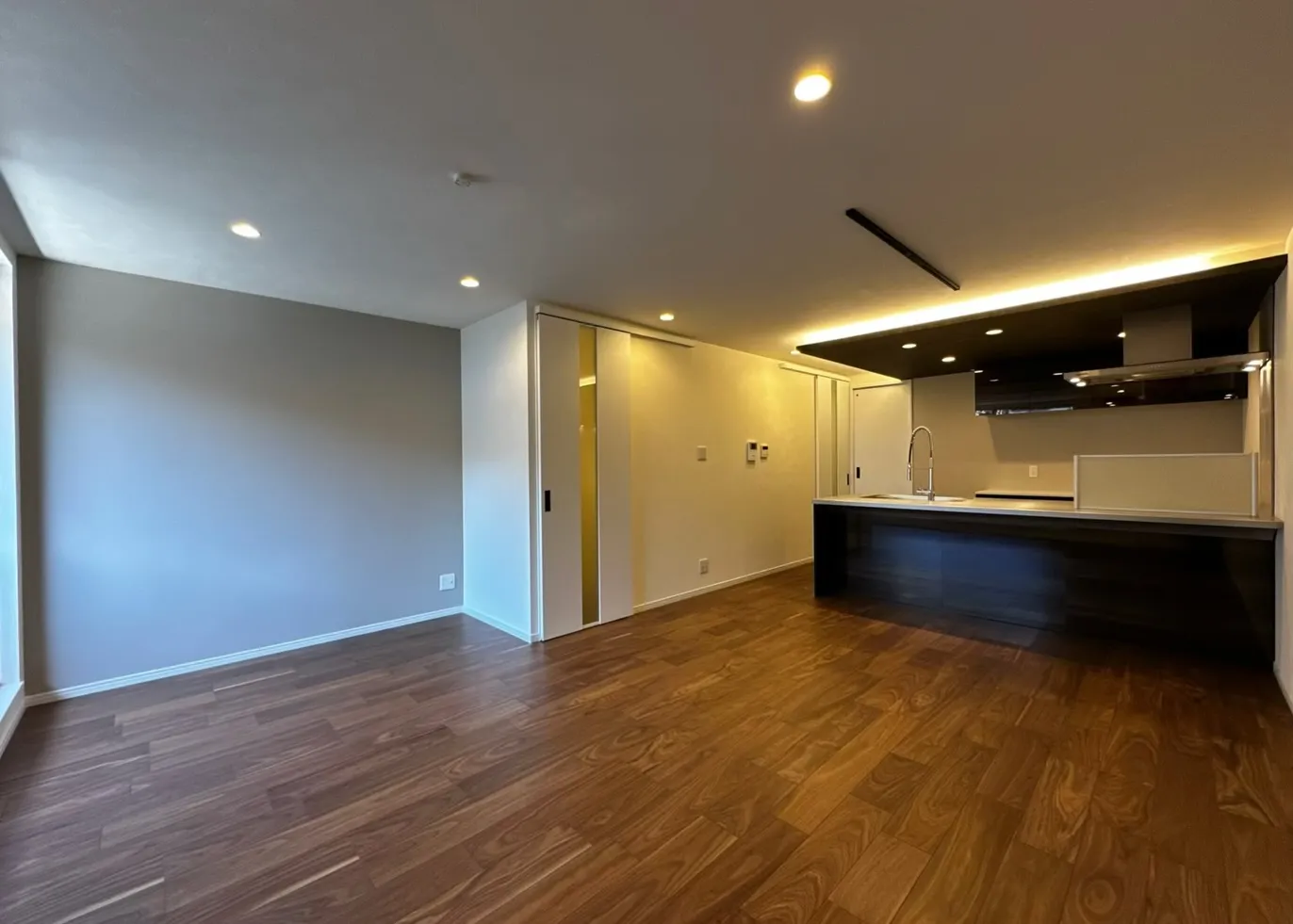 「荒本｜フルリノベ×ガレージ付 3階建て邸