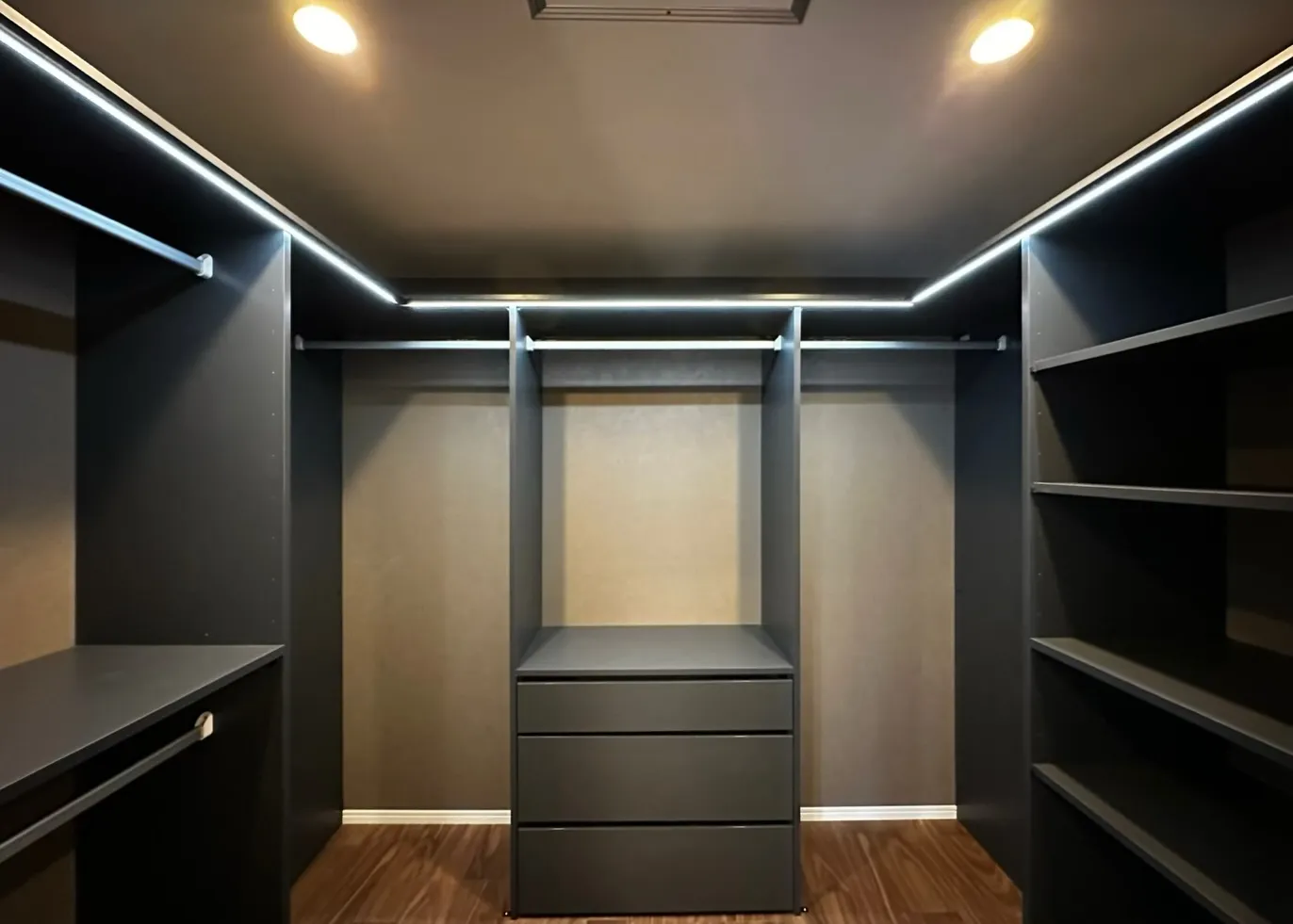 「荒本｜フルリノベ×ガレージ付 3階建て邸