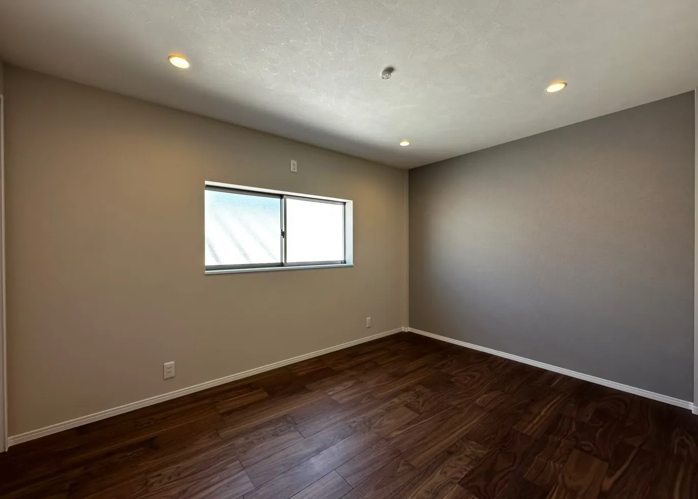 「荒本｜フルリノベ×ガレージ付 3階建て邸