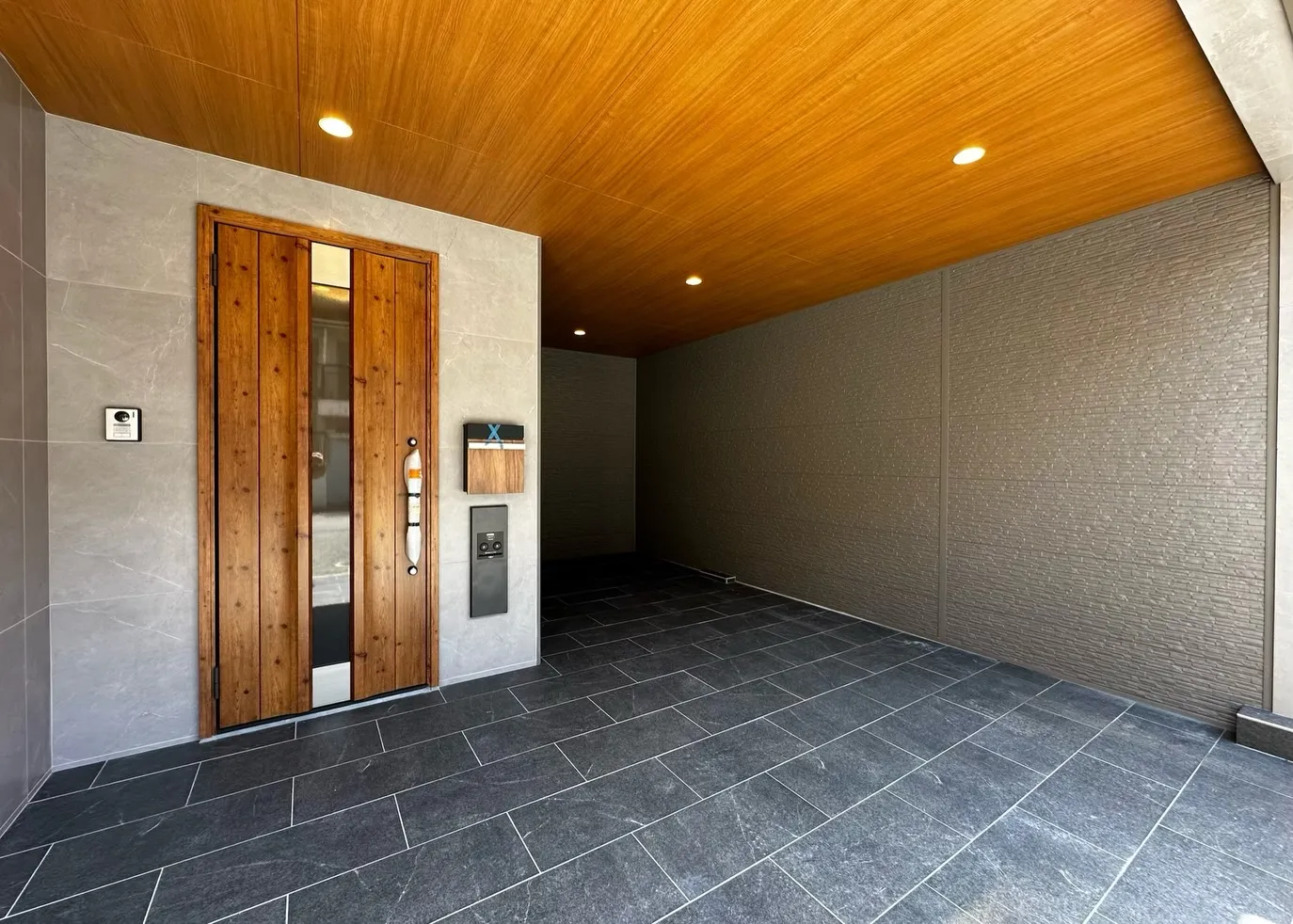 「荒本｜フルリノベ×ガレージ付 3階建て邸