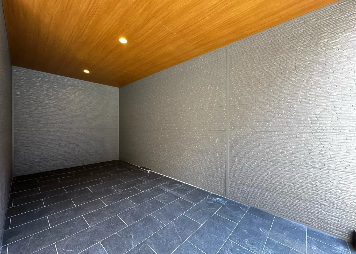 「荒本｜フルリノベ×ガレージ付 3階建て邸