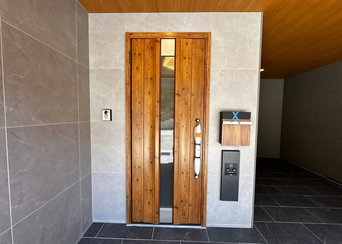 「荒本｜フルリノベ×ガレージ付 3階建て邸