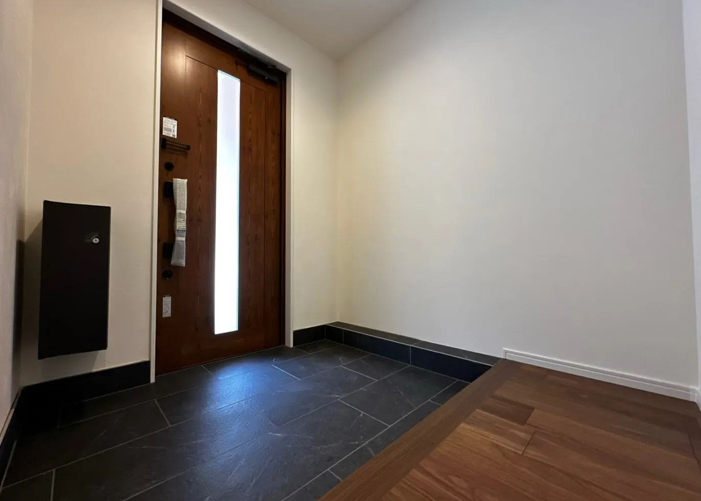 「荒本｜フルリノベ×ガレージ付 3階建て邸