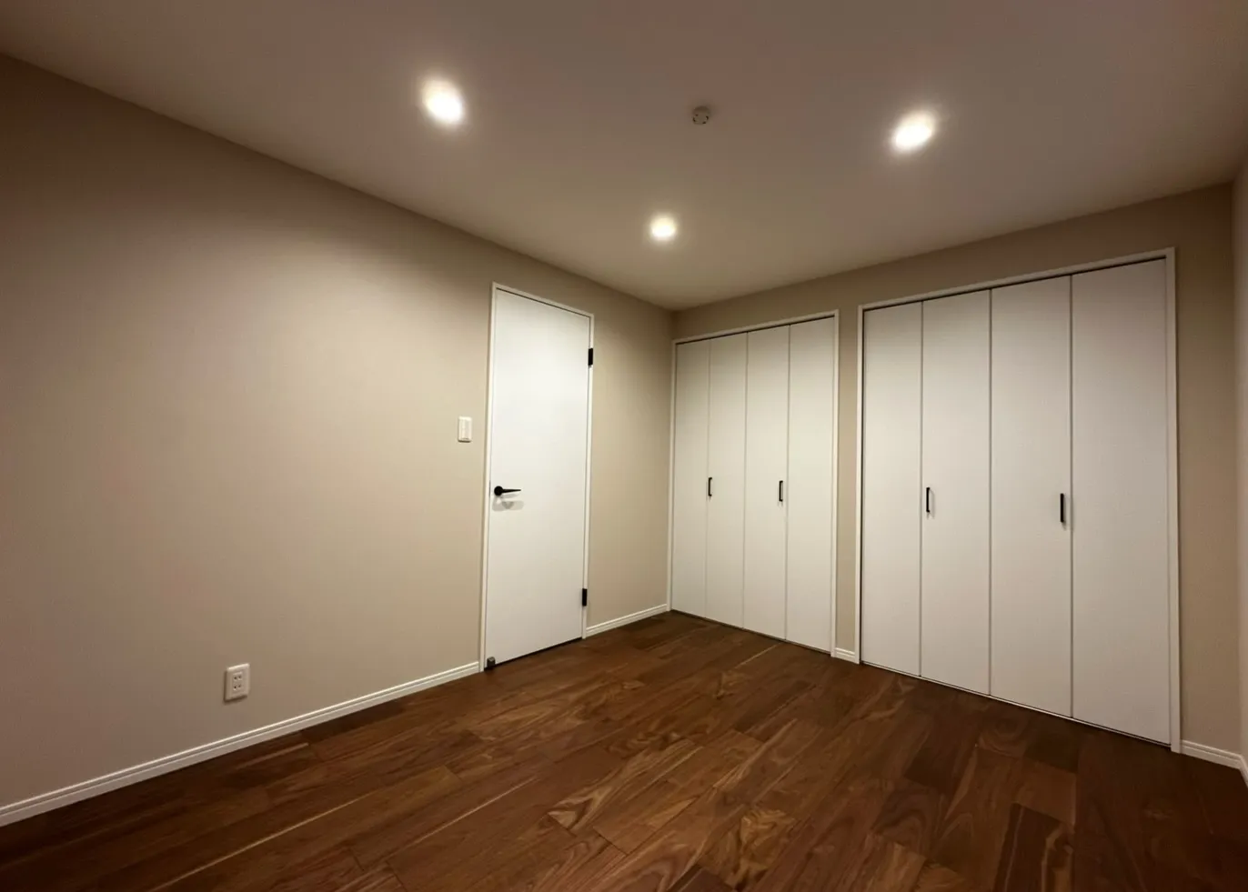 「荒本｜フルリノベ×ガレージ付 3階建て邸