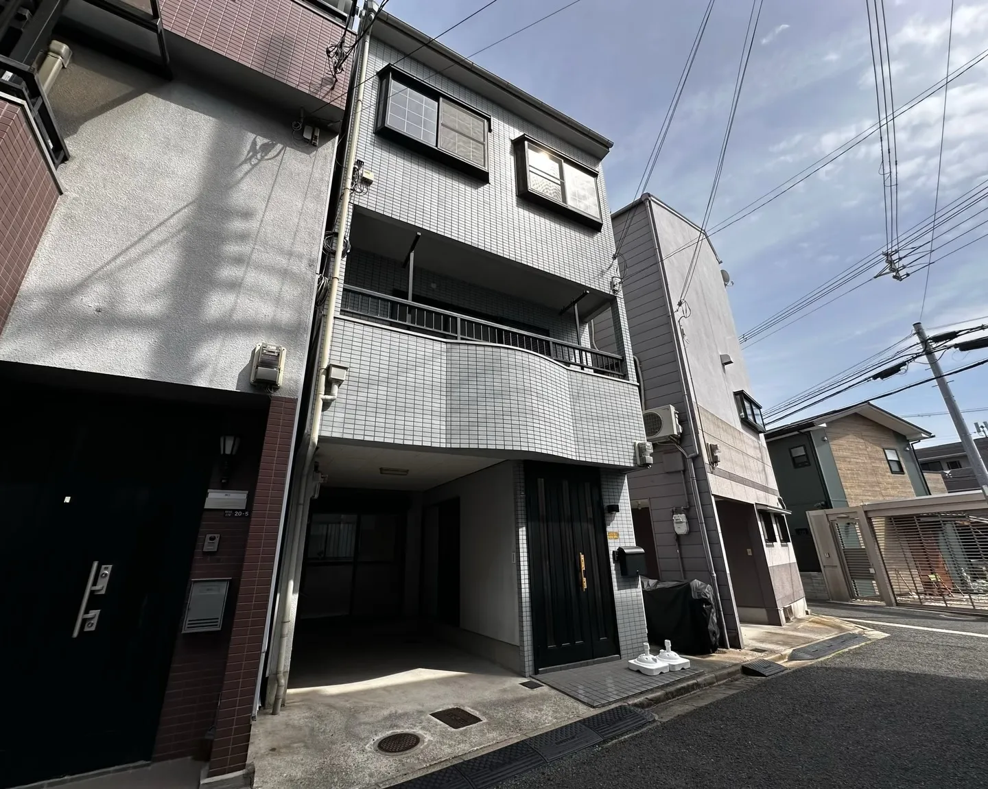 【徳庵駅徒歩13分】ガレージ付き4SLDK!リフォーム済み中...