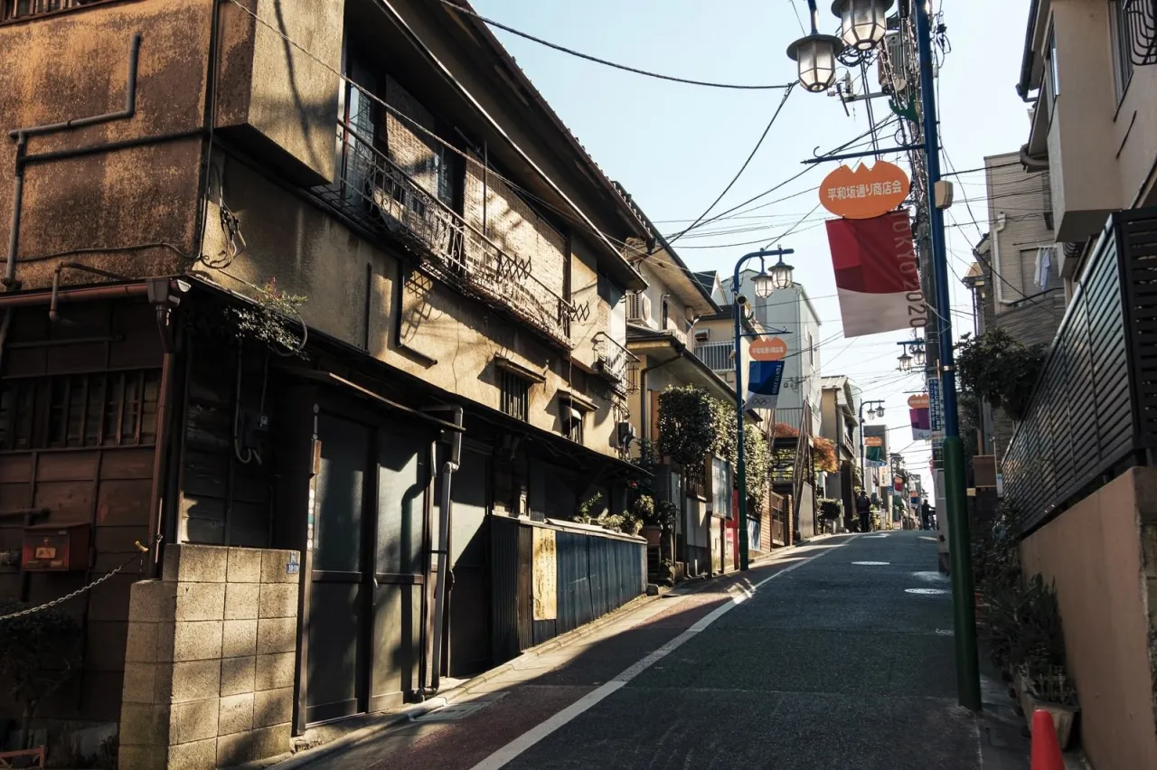 売却相談の準備を考える住宅の街並み